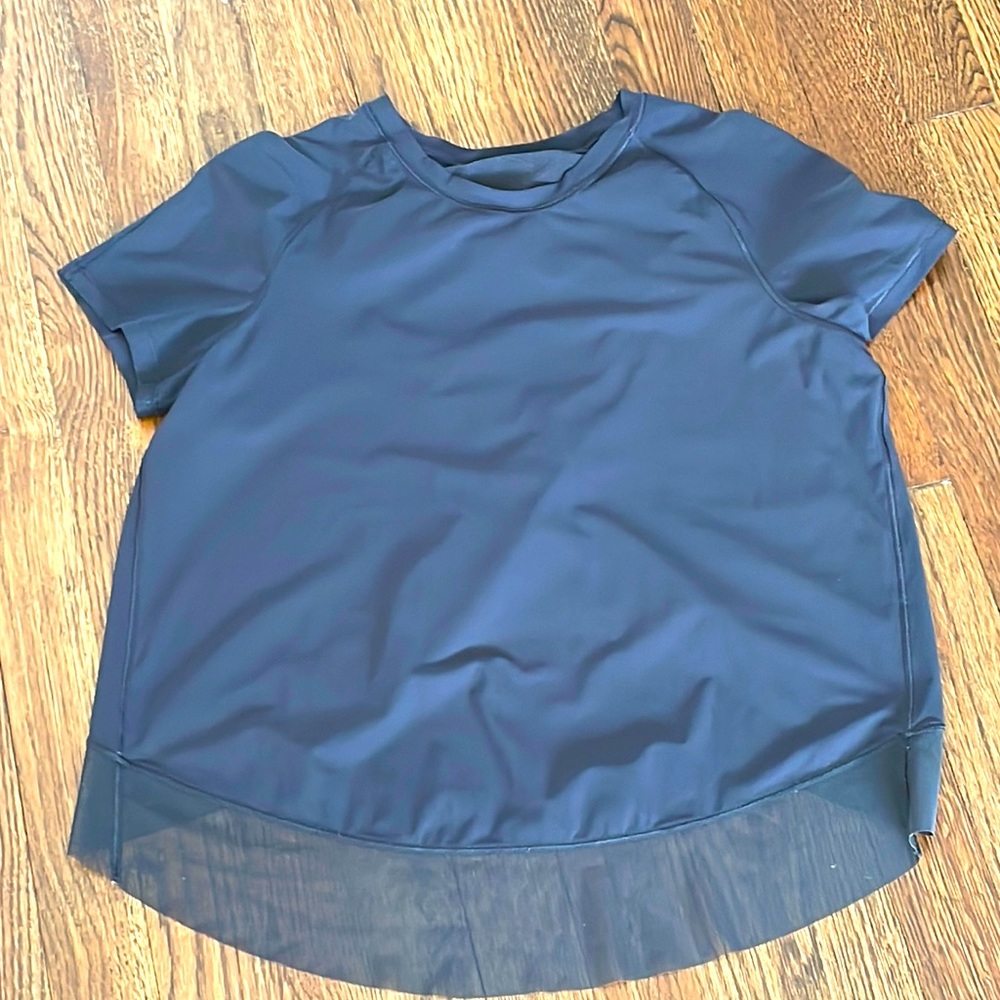 Lululemon top size 4 color black
